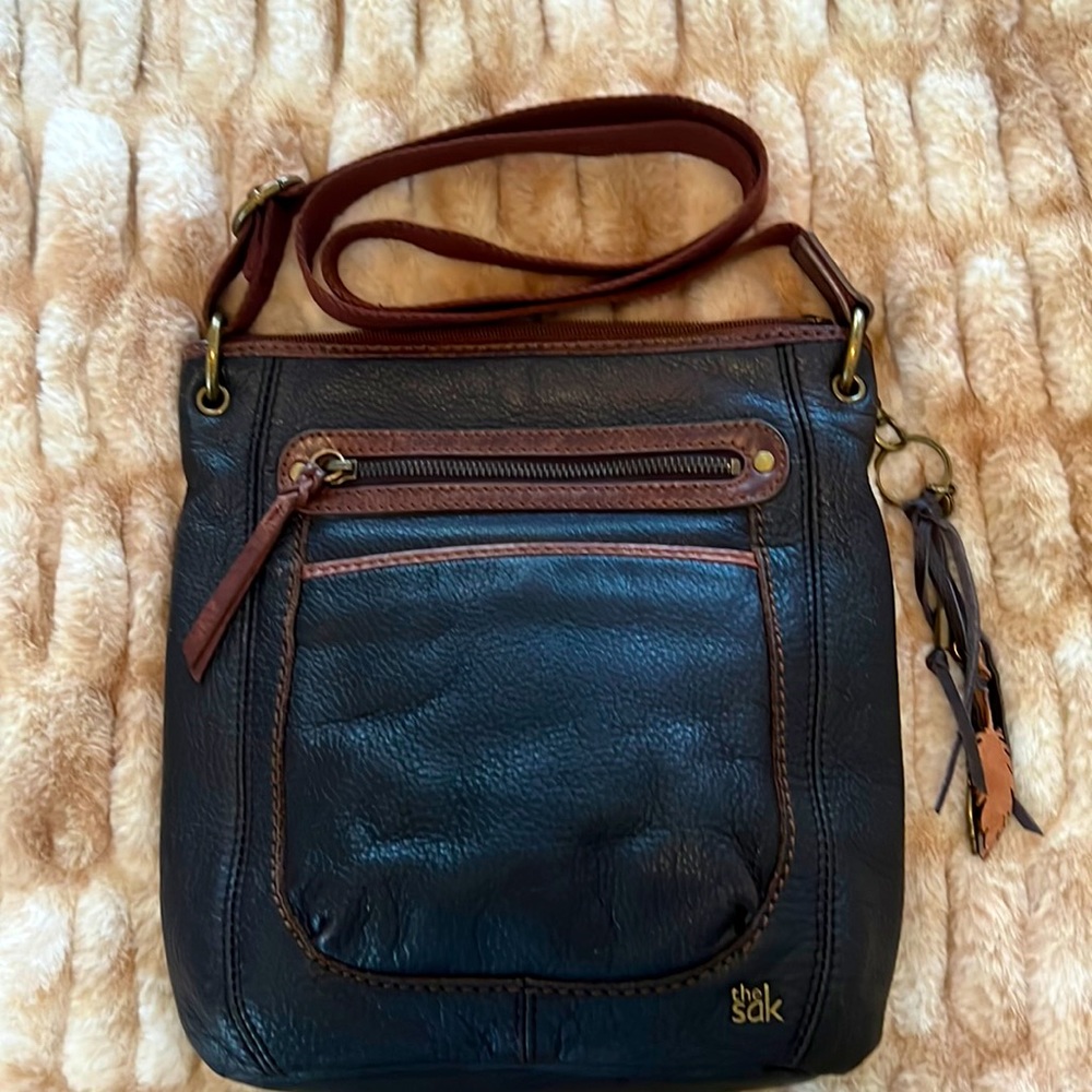 Dark brown buttery soft leather with medium brown trim. LNC smoke free home.